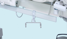 Soporte para bolsa de orina (representado con bolsa de orina y la sujeción para accesorios)